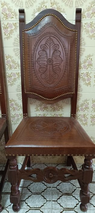 Mesa e cadeiras estilo clássico madeira maciça