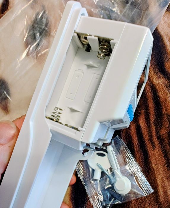 Электронный диспенсер освежителя воздуха Gatto А-3100 LCD