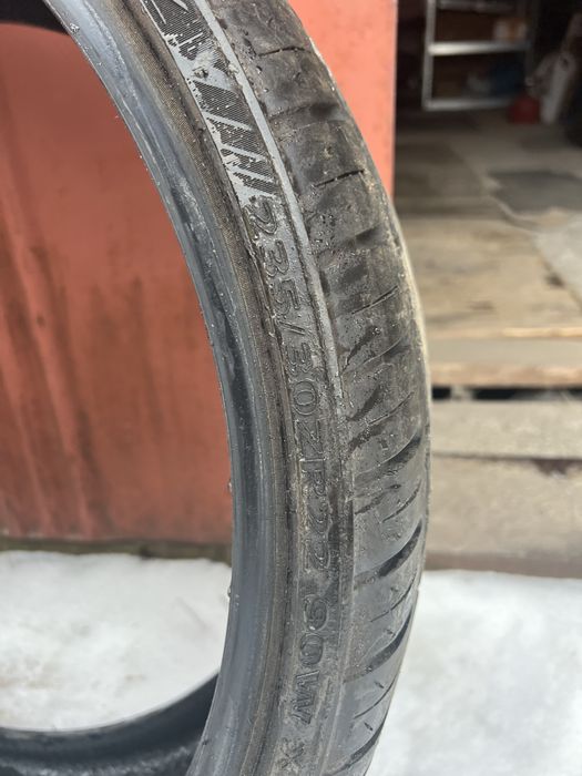 Літня Резина 235/30 R22, практично нова, Комплект!