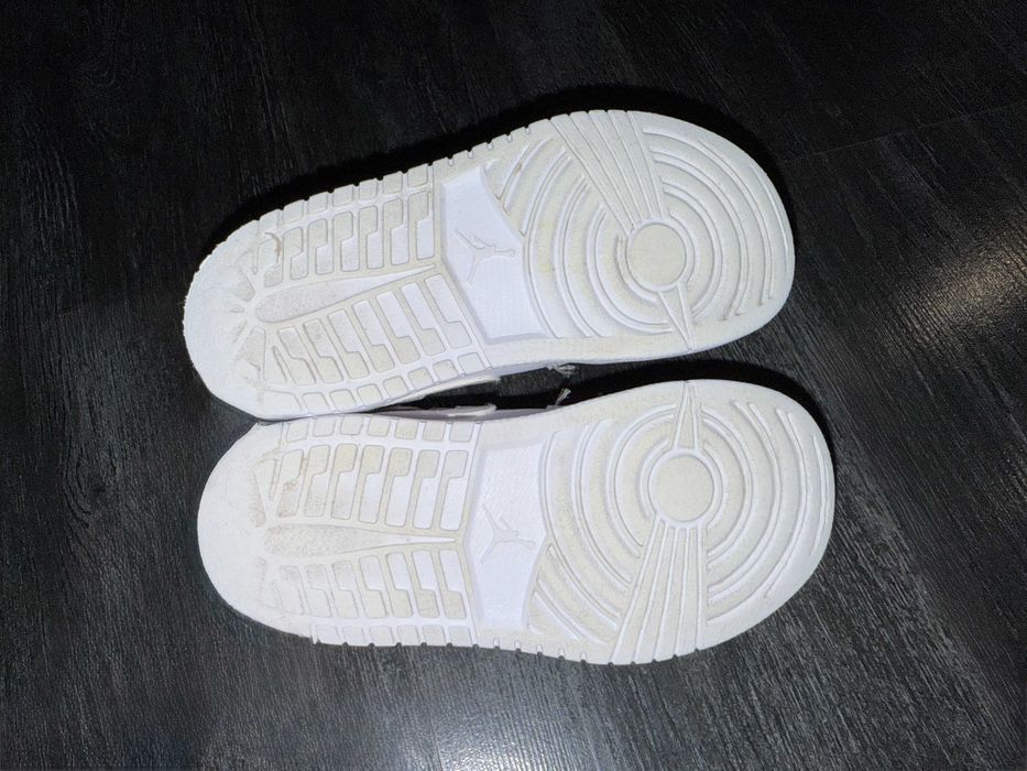 Шкіряні кросівки Nike Air Jordan 1 Mid, оригінал, р-р 27 уст 17 см