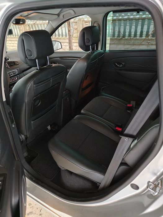 Продам своє авто Рено Сценік 2011 року.