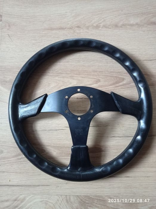 Kierownica Momo Subaru Impreza GC Legacy BC