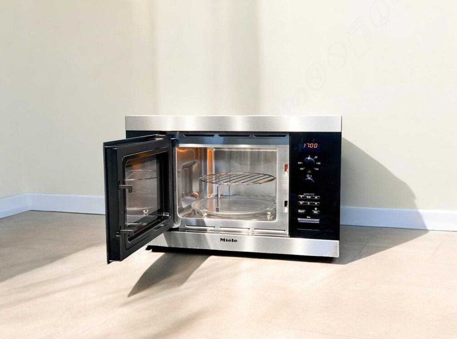 Микроволновая печь Miele M 8160-2 CleanSteel СВЧ встроенная