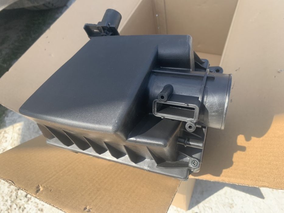 Корпус воздушного фильтра Ford Fiesta 1.6 USA