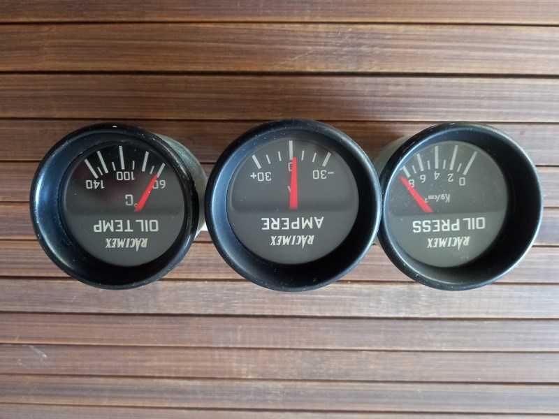 Stare zegary  do motoru i Racimex