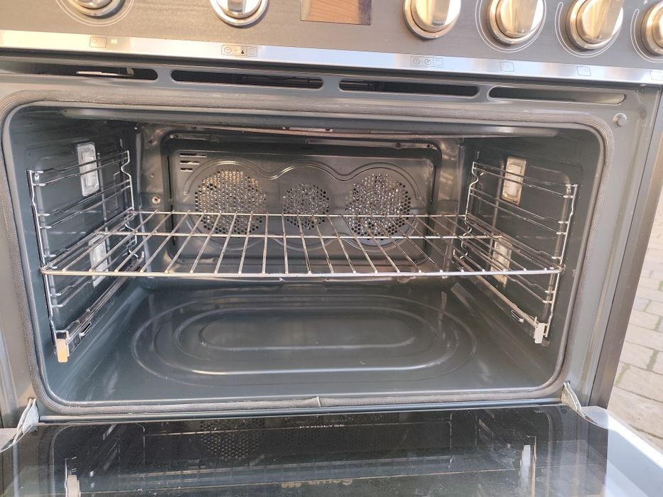 Професійна індукційна плита Smeg