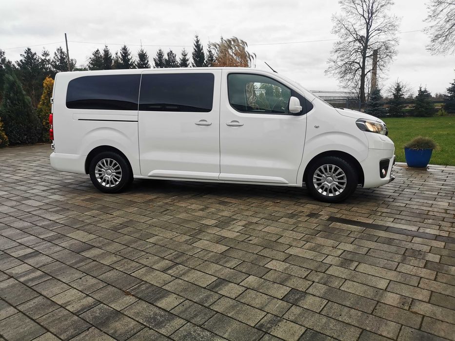 Wynajem busa Toyota PROACE VERSO Extra Long, bagażnik rowerowy, hak
