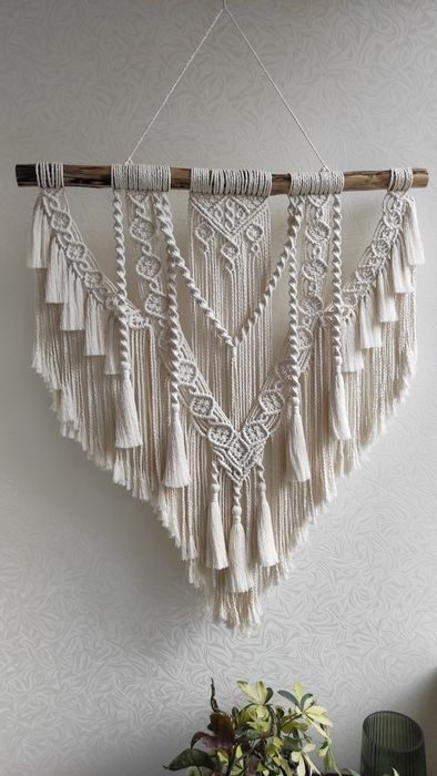 Ніжне панно ручної роботи в техниці макраме