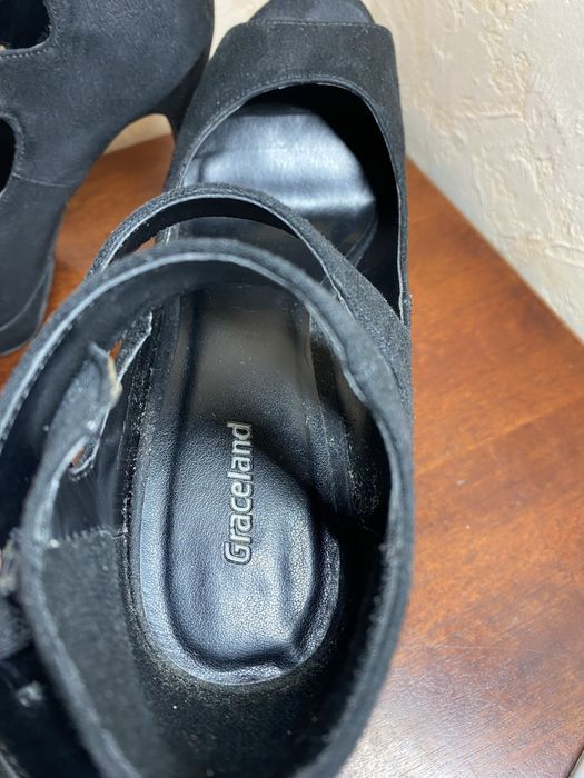 Туфлі чорні на підборах, 37 розмір, майже нові - 350