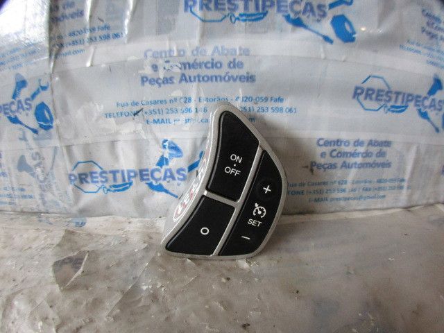 Comando / botão / interruptor multifunções KIA Ceed SW (ED)426082087585730560