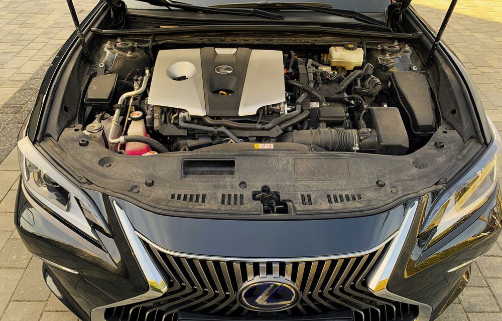 Zadbany LEXUS ES 300h