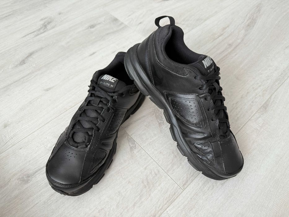 Кросівки шкіряні Nike T-Lite XI, оригінал, р-р 41, уст 26,5 см