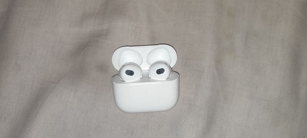 Apple AirPods 3  – etui + słuchawki