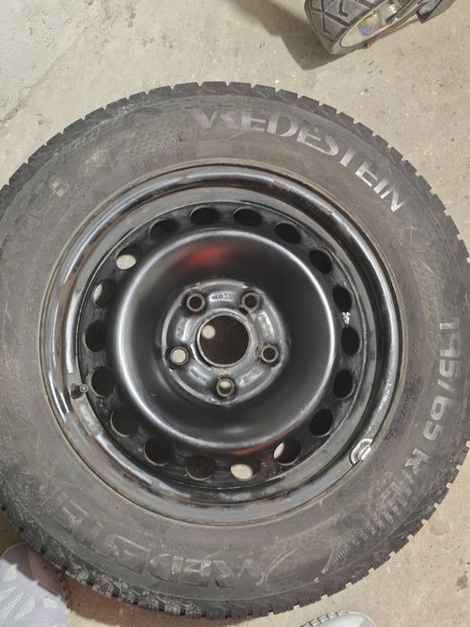 Felgi stalowe 15 opony wielosezonowe vredestein