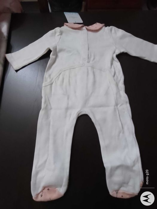 Lindo babygrow Disney Baby  para 6 meses