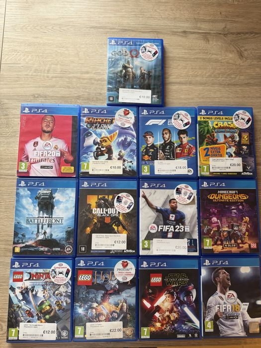 PlayStation 4 500 GB + 4 comandos + 13 jogos
