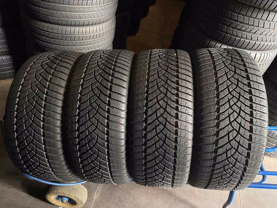 255/40/20 R20 Goodyear Ultra Grip Perfomance GEN1 4шт зима