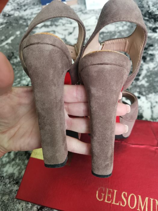 Босоніжки жіночі