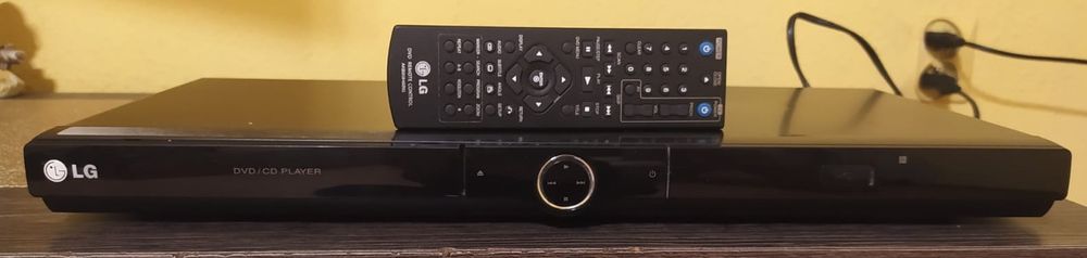 Sprzedam odtwarzacz DVD/CD LG model DVX492H.