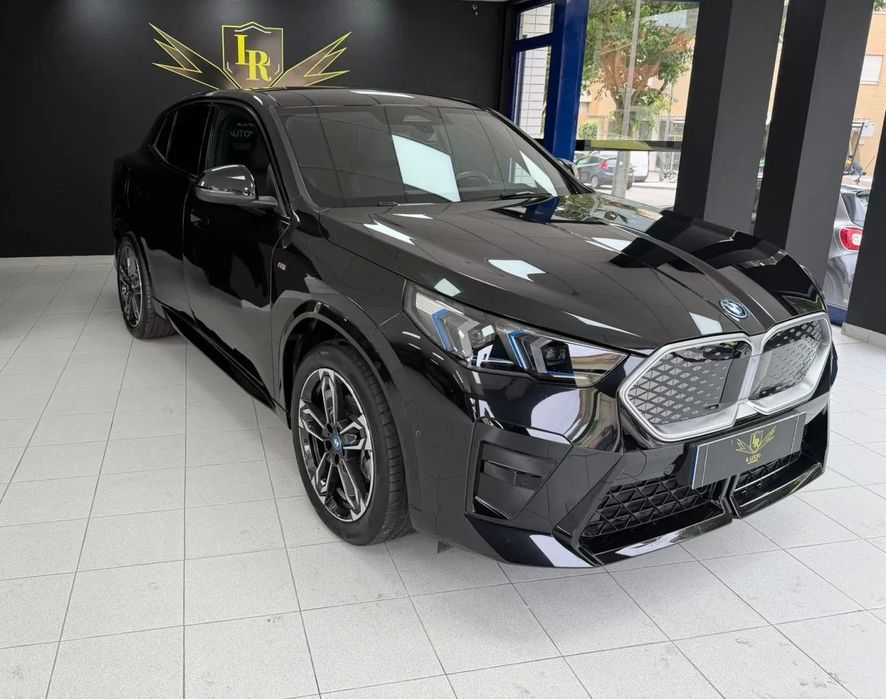 BMW iX2 eDrive20 Pack Desportivo M