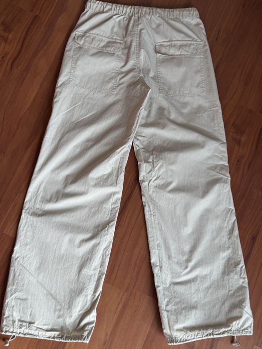 Lekkie spodnie Bershka