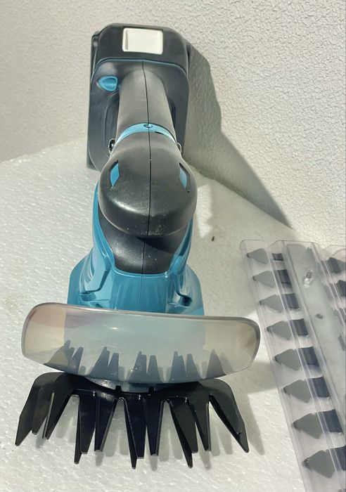 Аккумуляторные ножницы кусторез SAKUMA CUM 1221