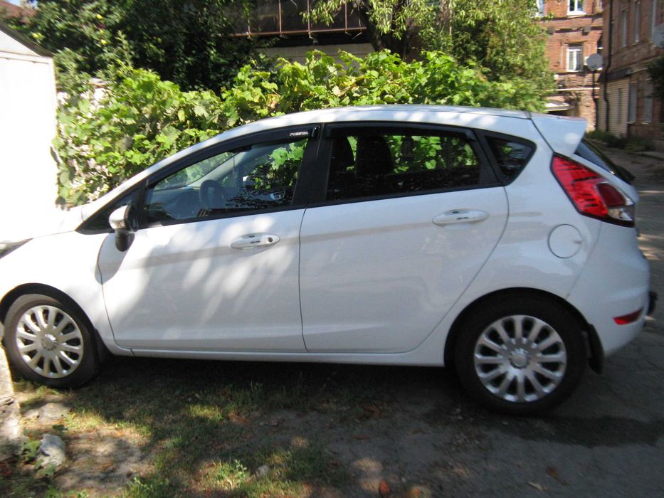 FORD FIESTA 2015 року