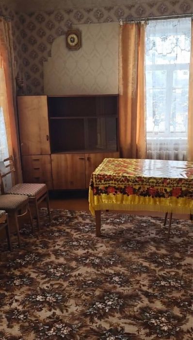 Продаж двох будинків по ціні одного