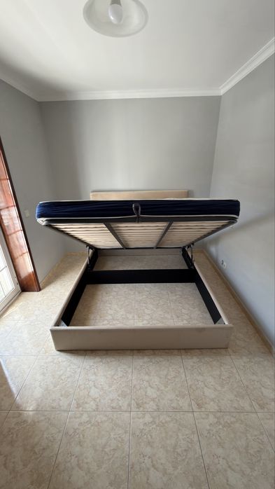 Cama Madrid design elegante e Linda