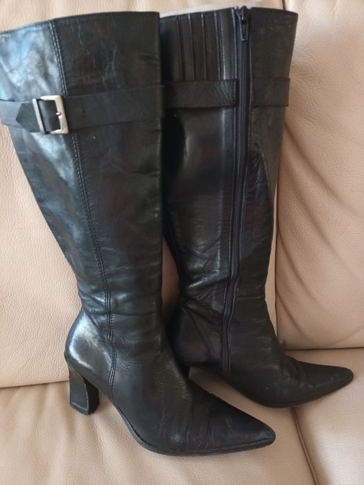 Botas altas pretas de pele