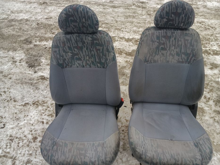 Передні сидіння део ланос.