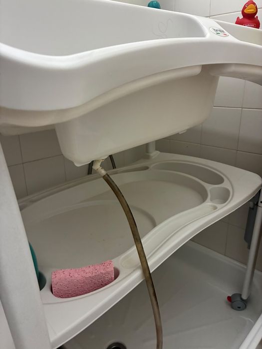 Banheira e muda fraldas de bebe  Brevi