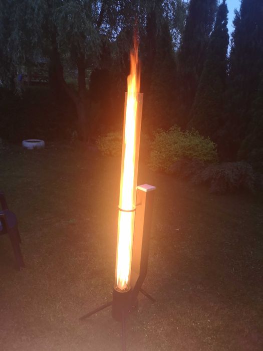 Parasol grzewczy promiennik ogrodowy na pellet palenisko kominek.