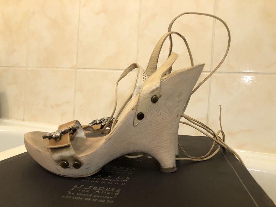 Boskie koturny Emanuel Ungaro