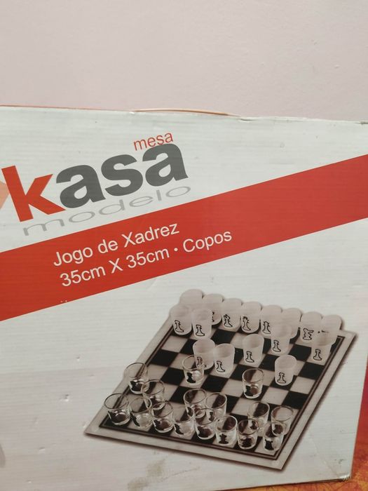Conjunto de copos de shot c/ mesa xadrez