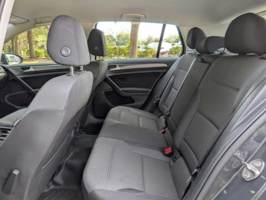 Volkswagen e-Golf SE      2019