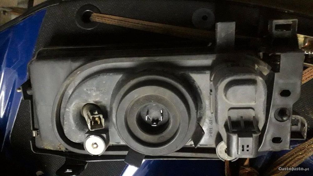 Farol direito usado Nissan Terrano II ou Ford Maverick