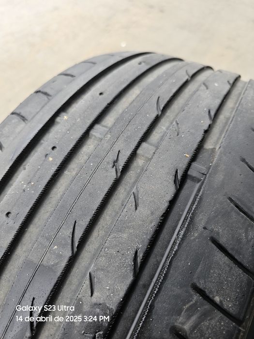 2 Pneus 255/40/ZR 20