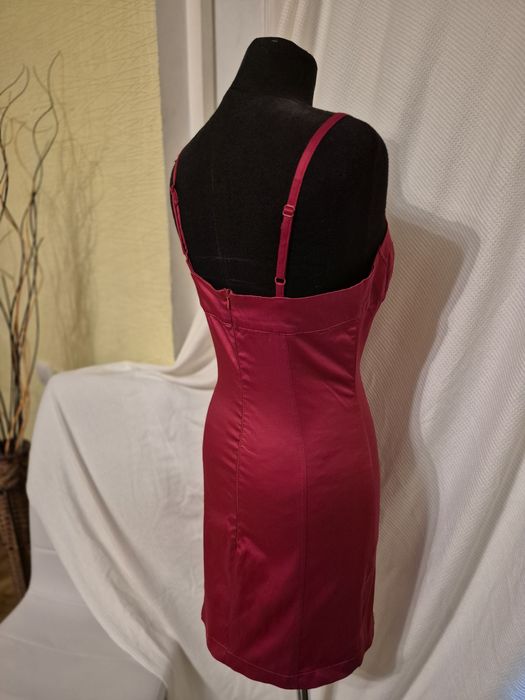 Продам платье футляр