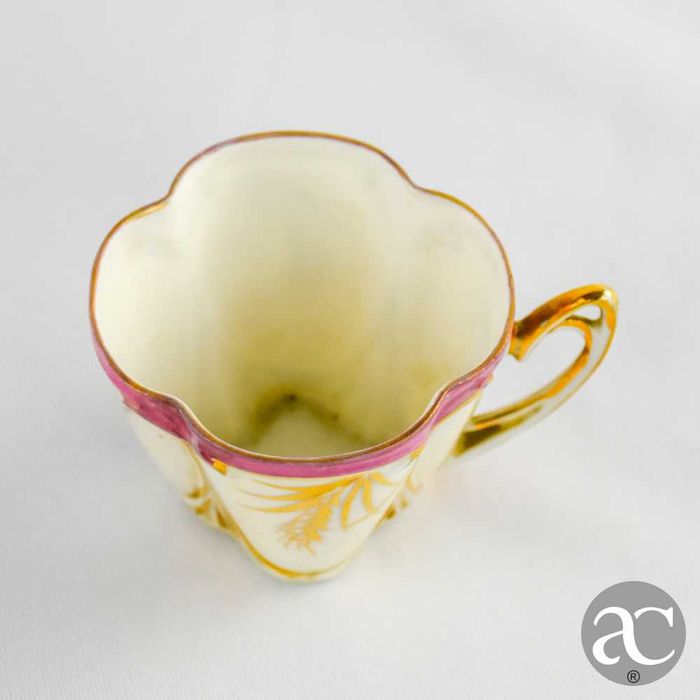 Chávena de café e pires, Arte Nova, em lustrina