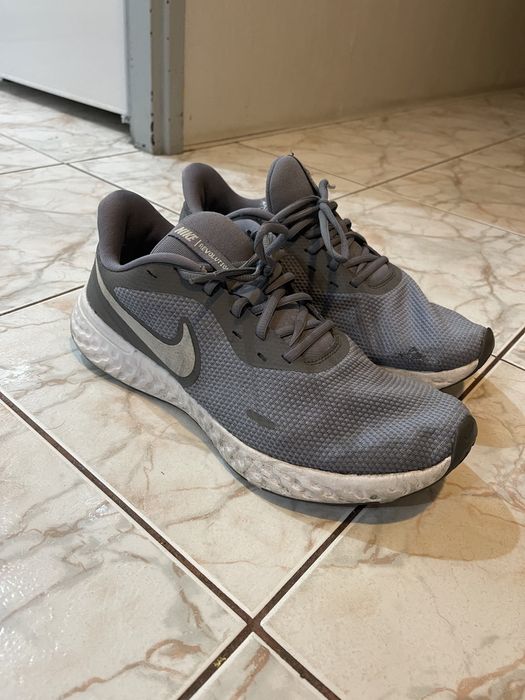 Buty do biegania Nike Revolution rozmiar 45,5 29,5 cm