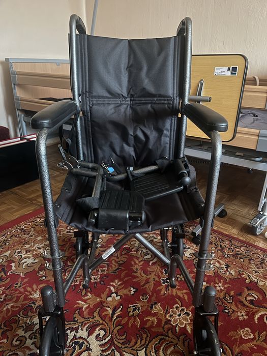 Wózek inwalidzki transportowy