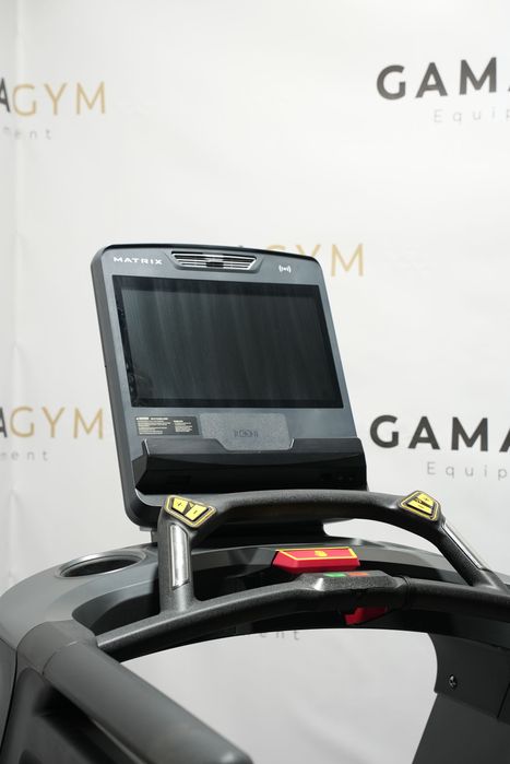 MATRIX PERFORMANCE Plus Touch Bieżnia Netflix