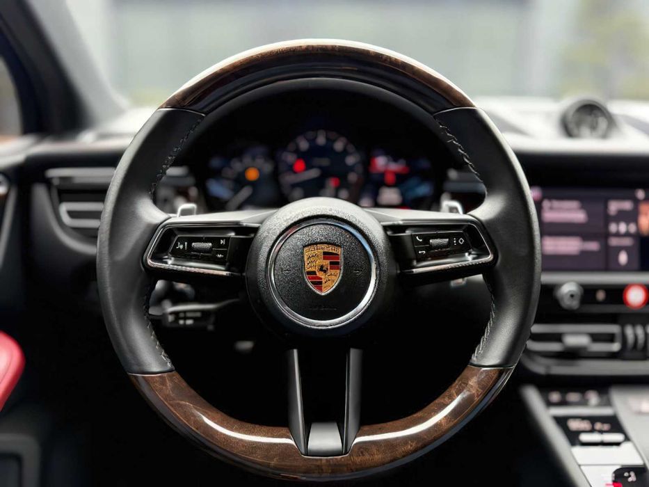 Porsche Macan      2022