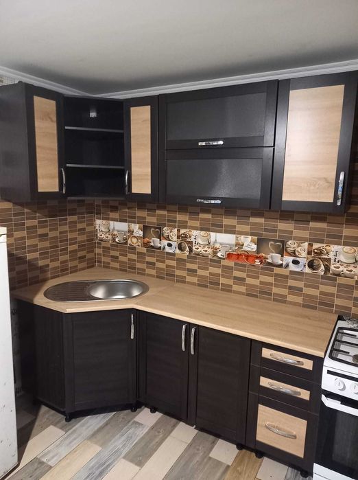Фабрична якісна кухня, в наявності у всіх розмірах.
