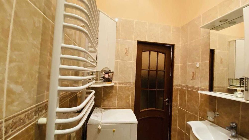 Продаж просторої трикімнатної квартири в центрі м. Самбір