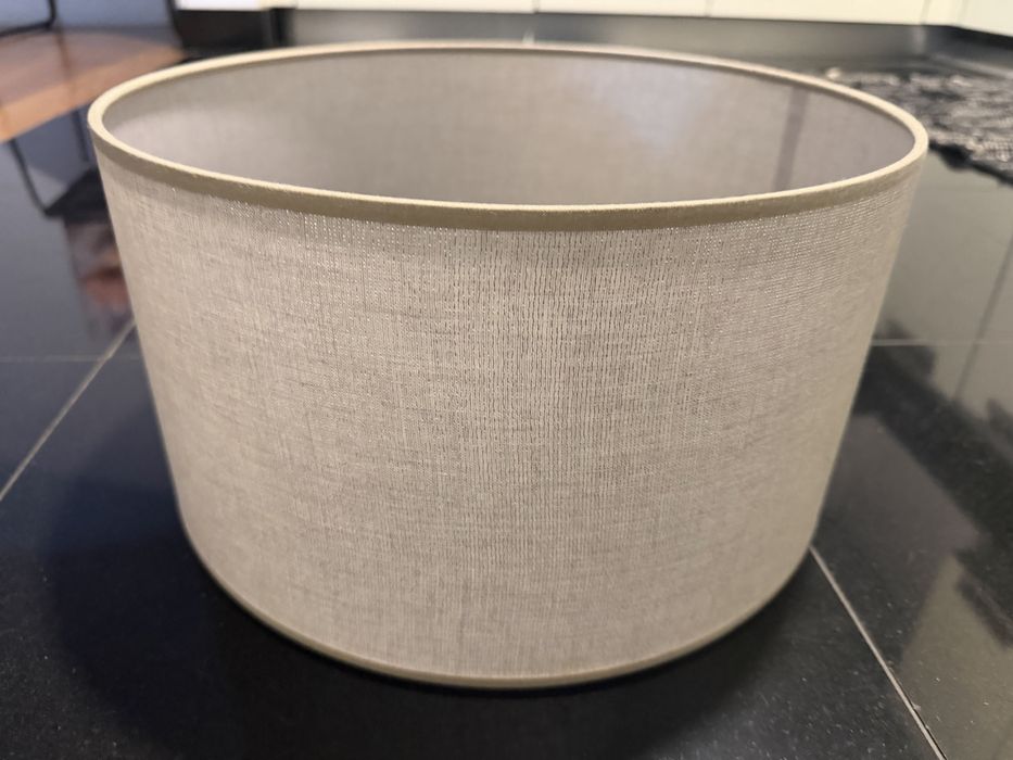 Abajour 35 cm beje com ligeiro brilho