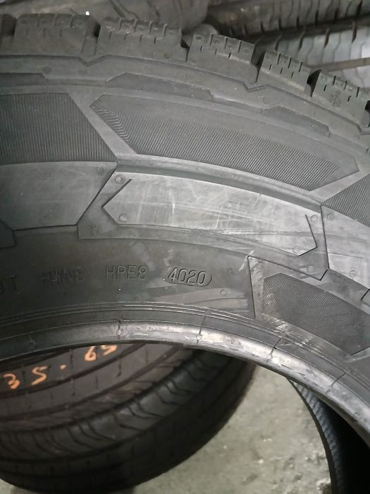 Pneus Novos 215/75R16 C Continental