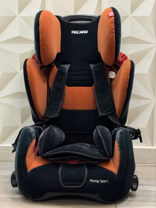 Автокрісло дитяче RECARO Young Sport
