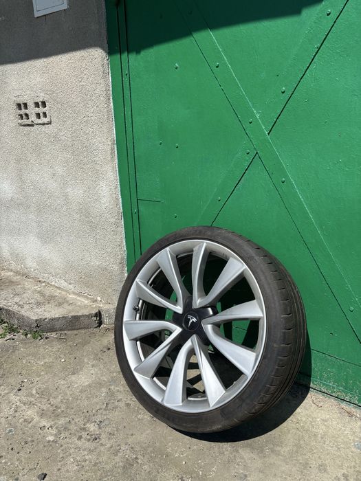 Оригінальні диски Tesla Model 3 Performance R20 + шини Michelin
